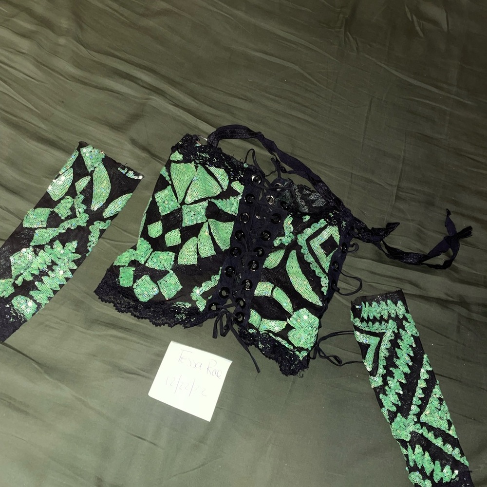 Handmade top and sleeve set